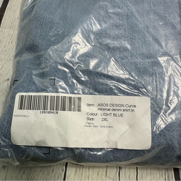 ASOS DESIGN Curve minimal denim shirt in lightwash blue - Picture 5 of 13